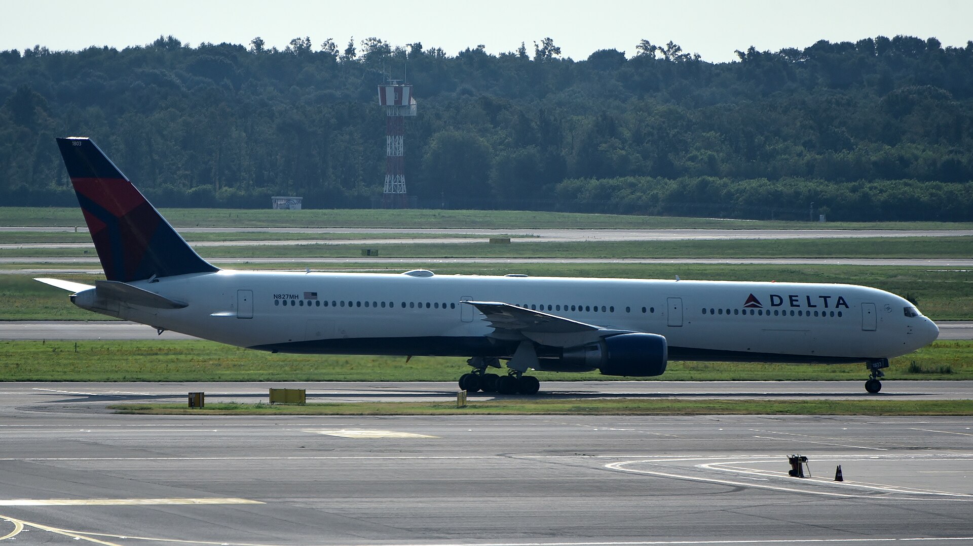 N827MH — Twin-engine aircraft