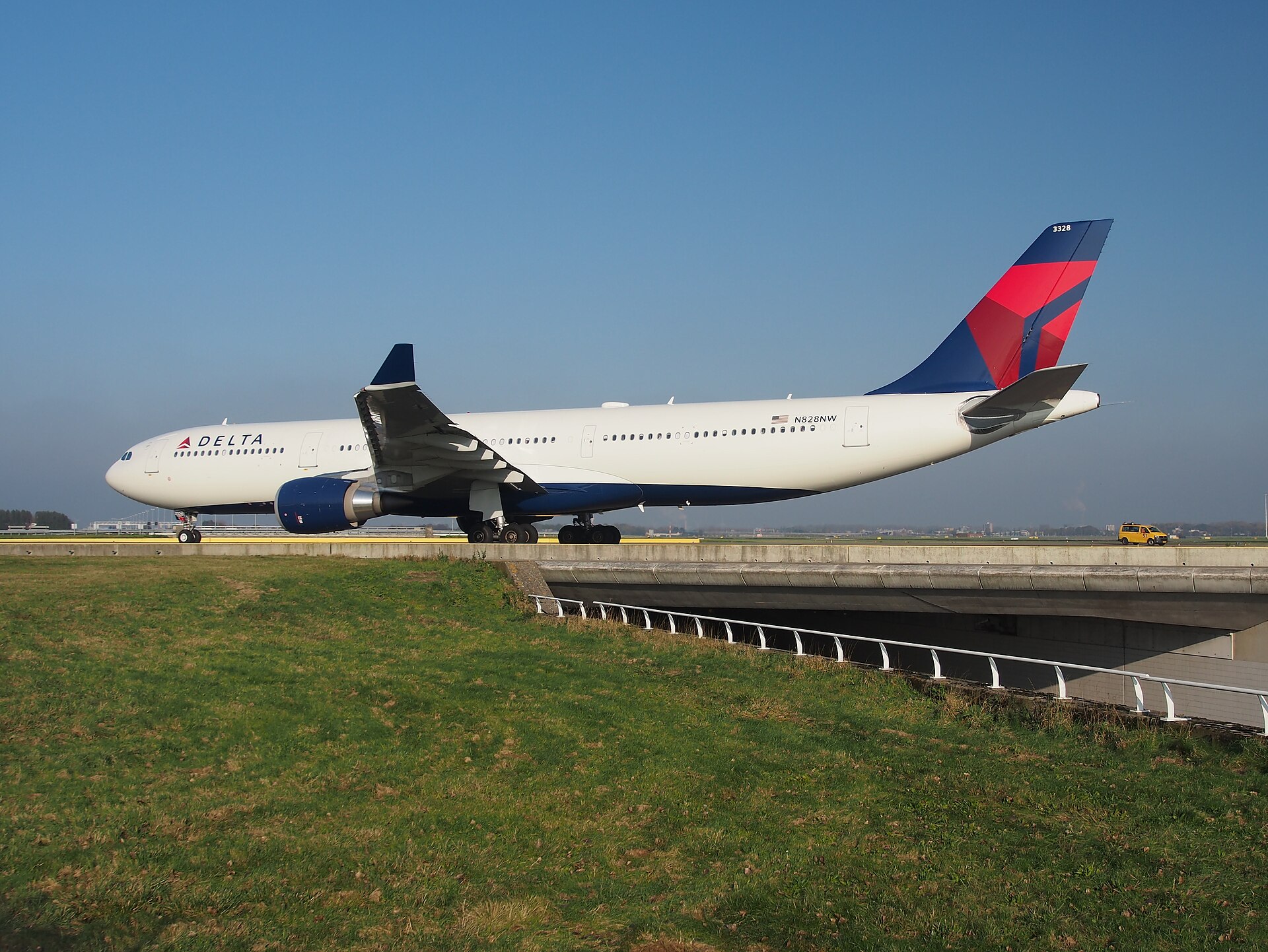 N828NW — Airbus