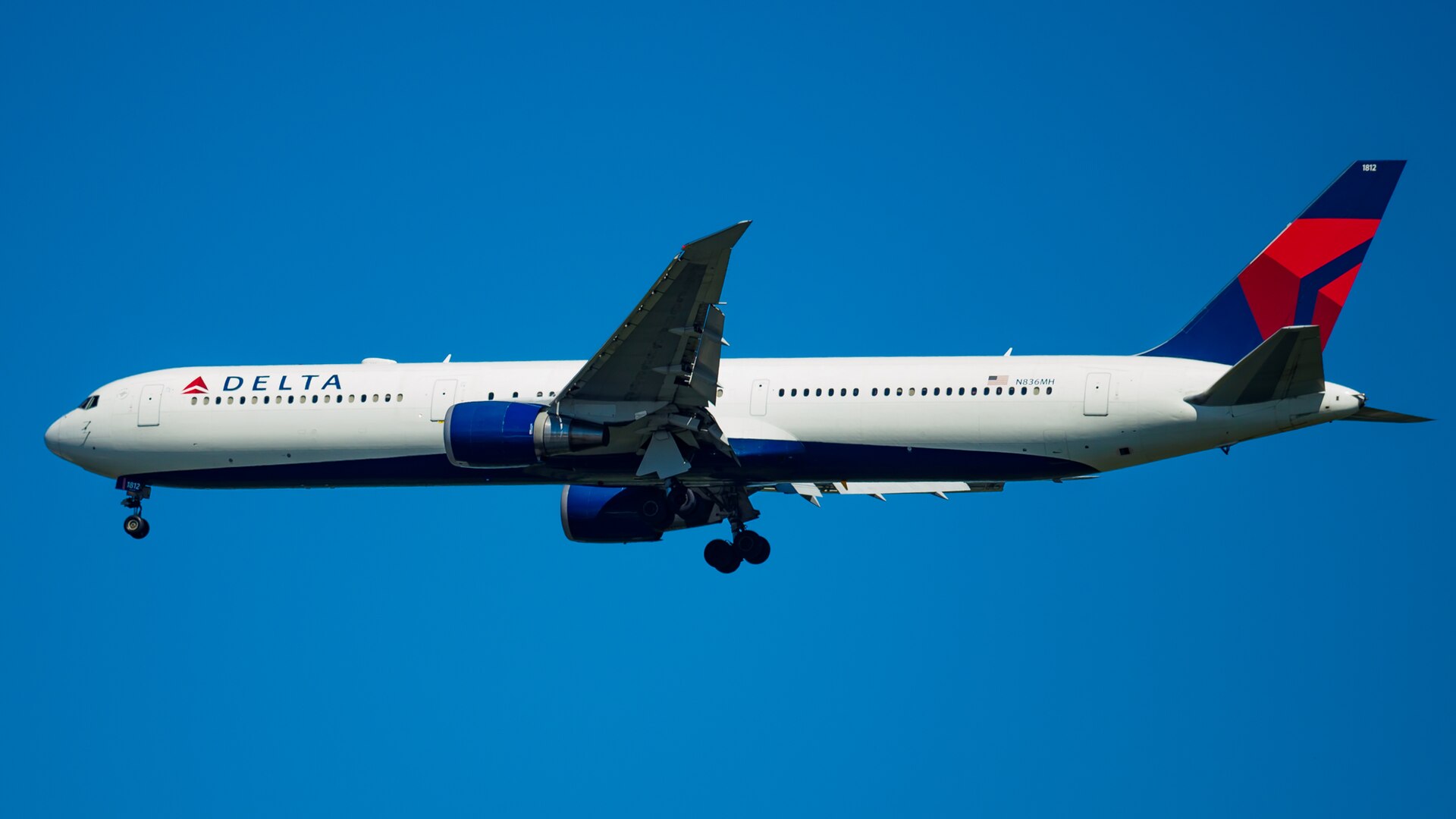 N836MH — Twin-engine aircraft