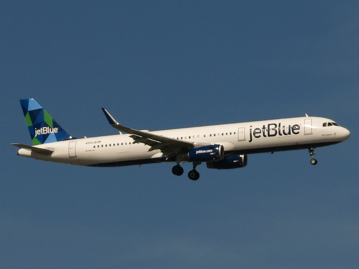 N905JB — Twin-engine aircraft