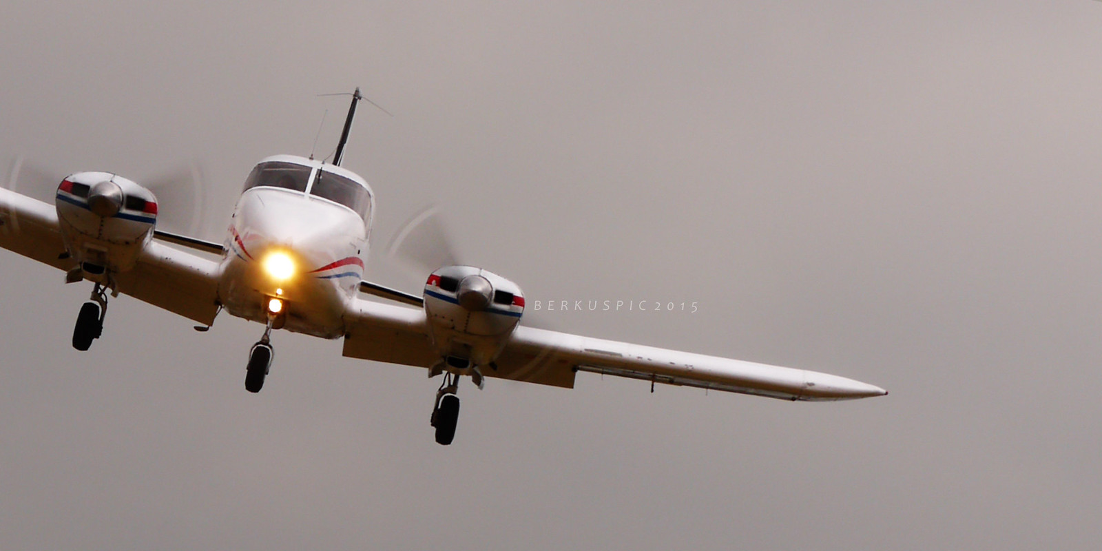 TI-AST — Twin-engine aircraft