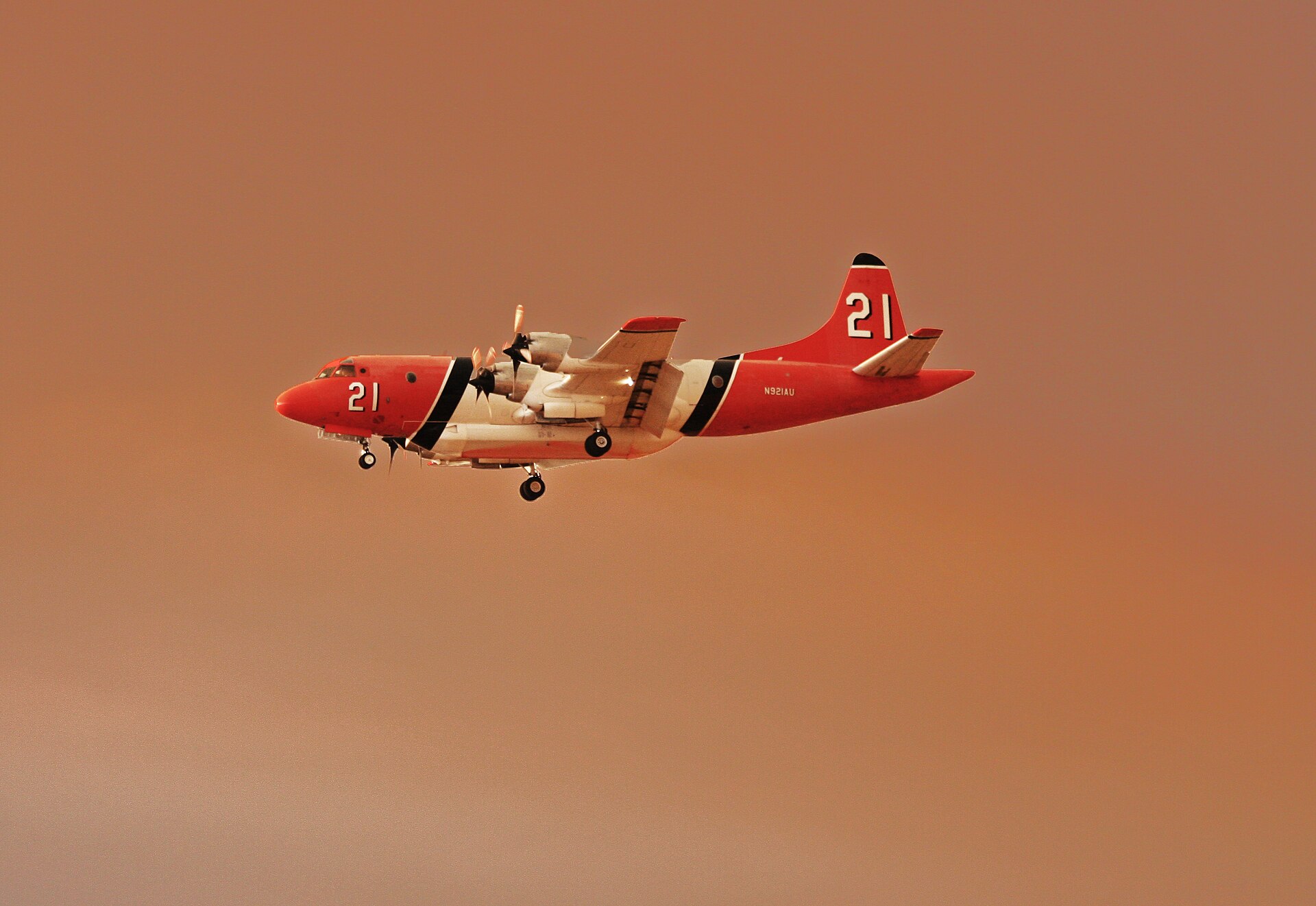N921AU — Twin-engine aircraft
