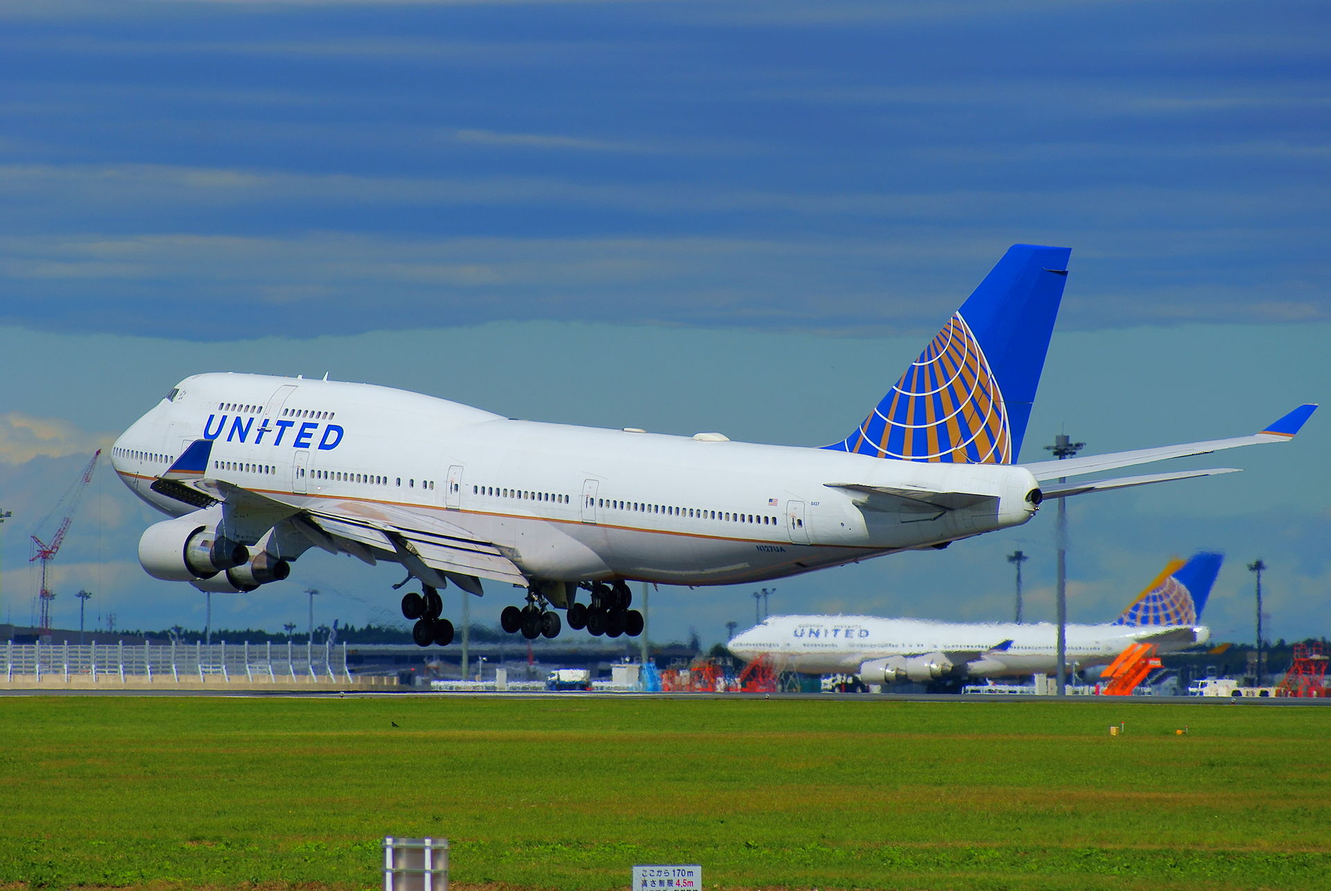 N127UA — Boeing