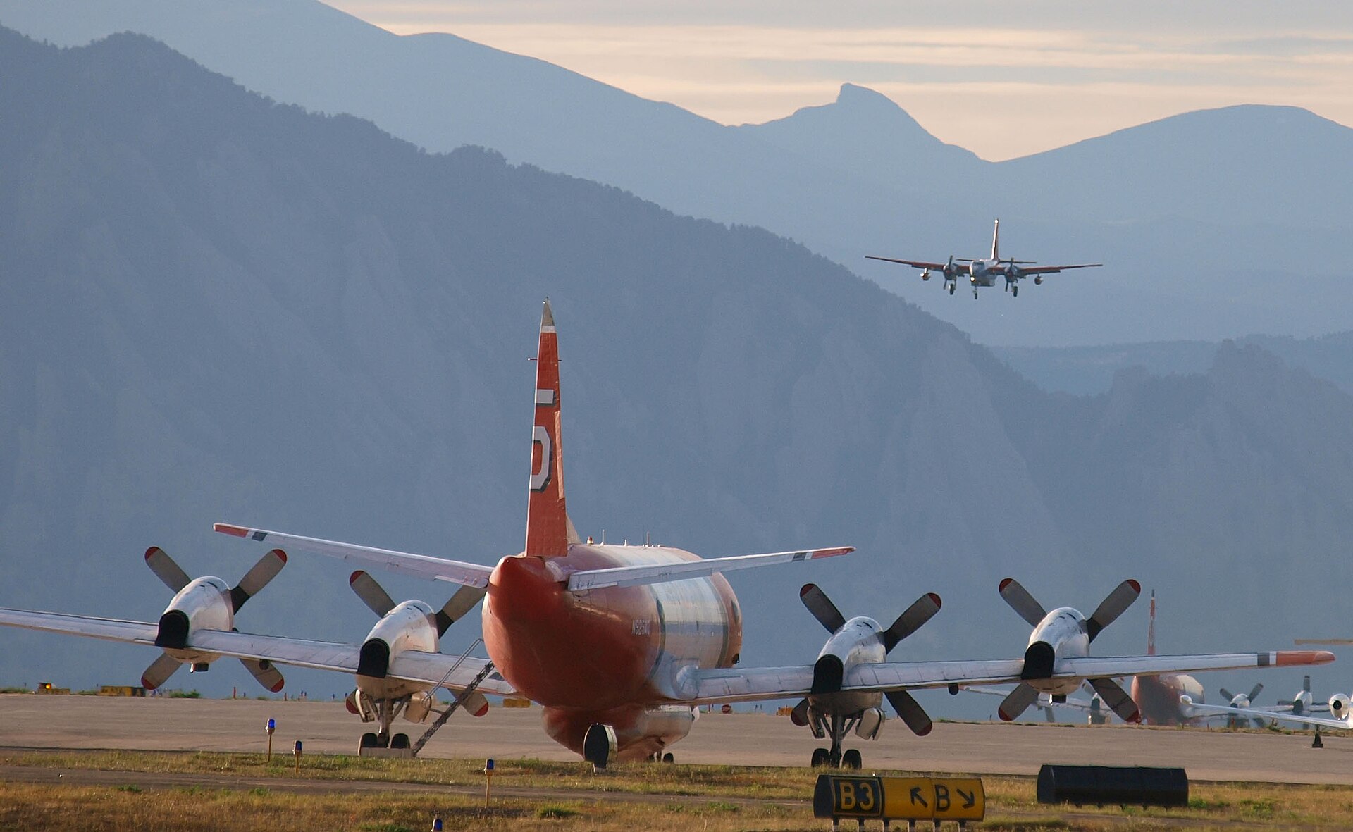 N925AU — Aircraft