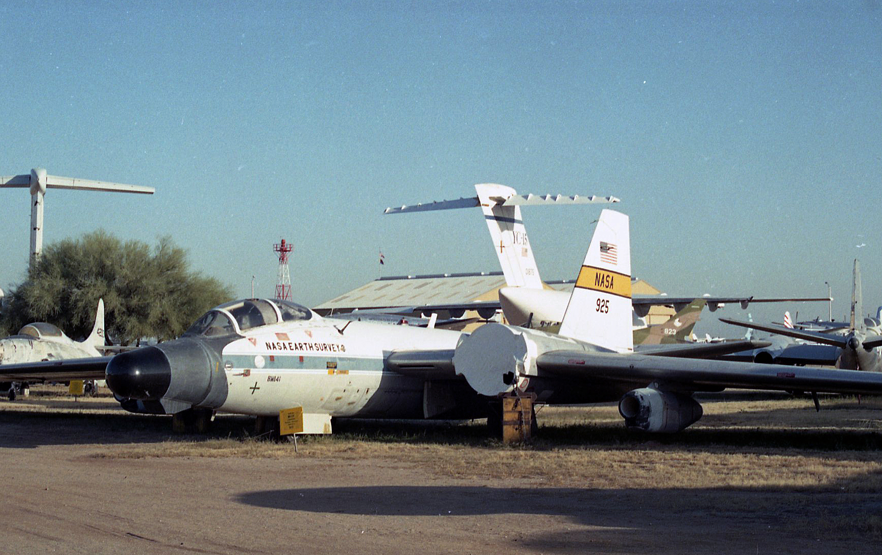 N925NA — Twin-engine aircraft
