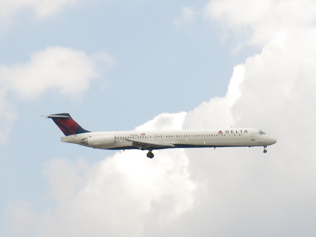 N945DL — Aircraft