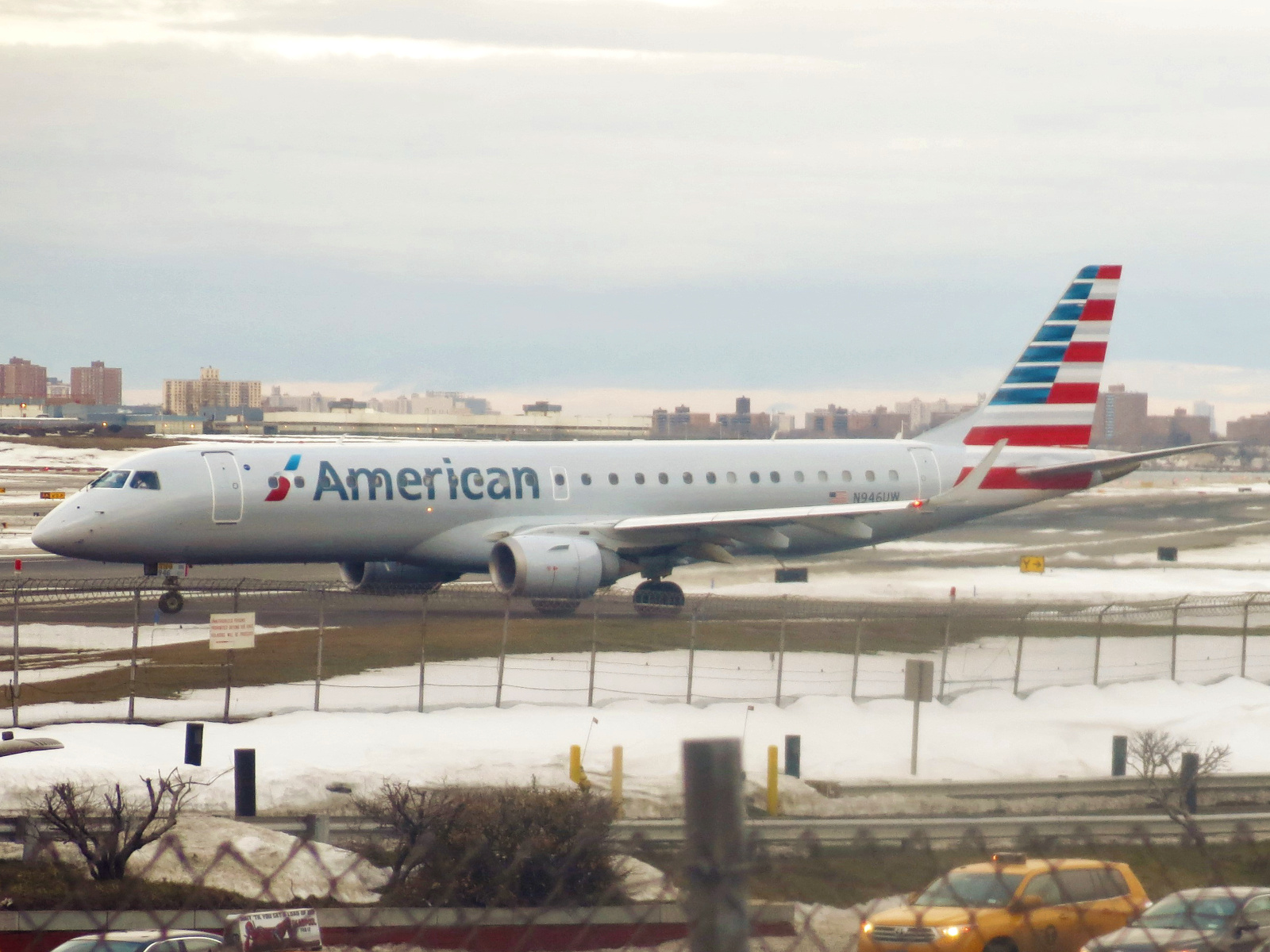 N946UW — Embraer