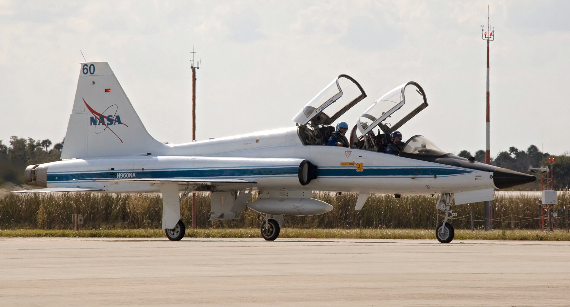 N960NA — Twin-engine aircraft