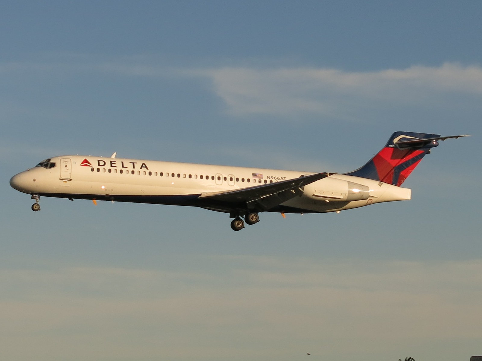 N966AT — Twin-engine aircraft