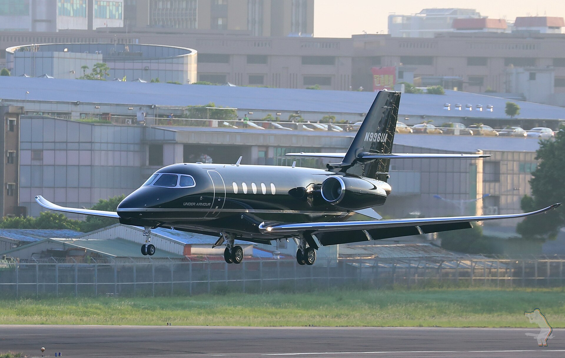 N996UA — Business jet