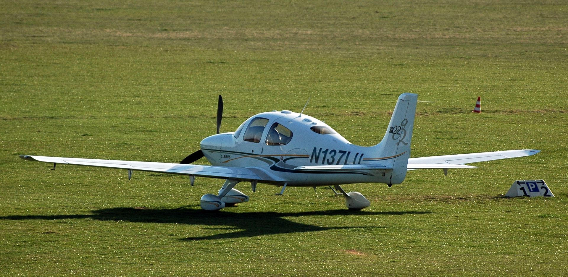 N137LU — Cirrus