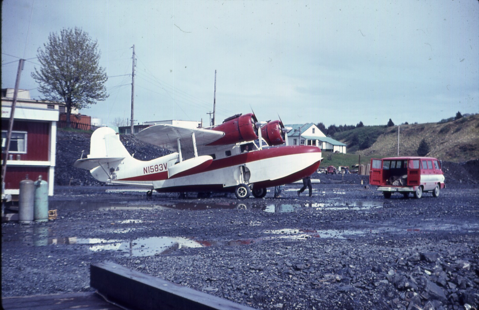 N1583V — Twin-engine aircraft