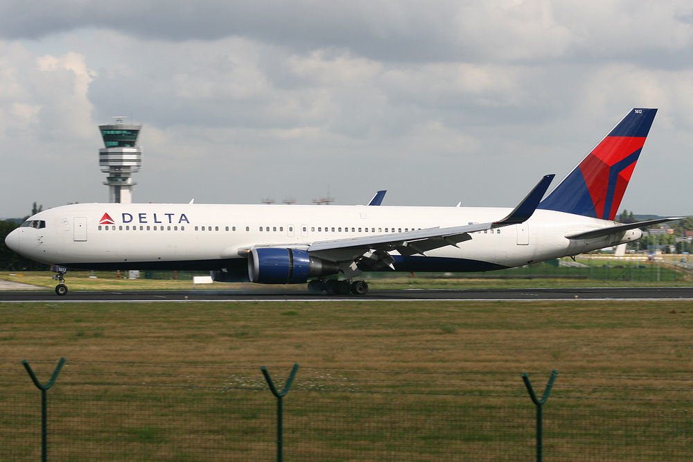 N1612T — Twin-engine aircraft