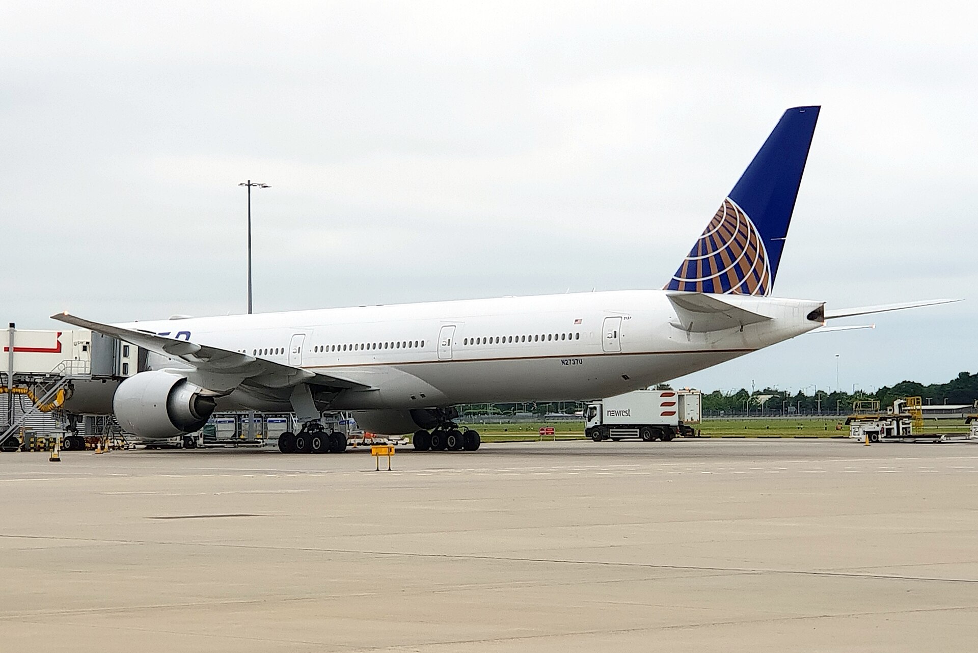 N2737U — Boeing