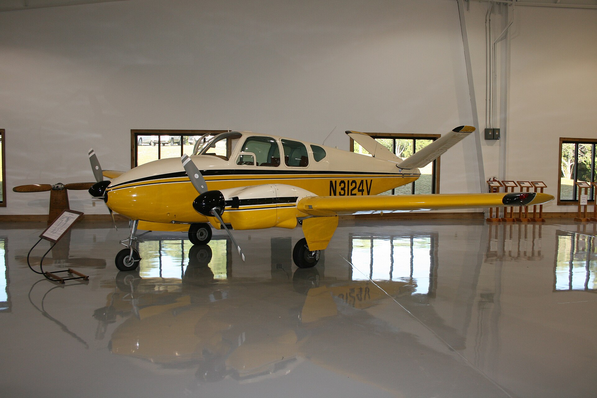 N3124V — Twin-engine aircraft