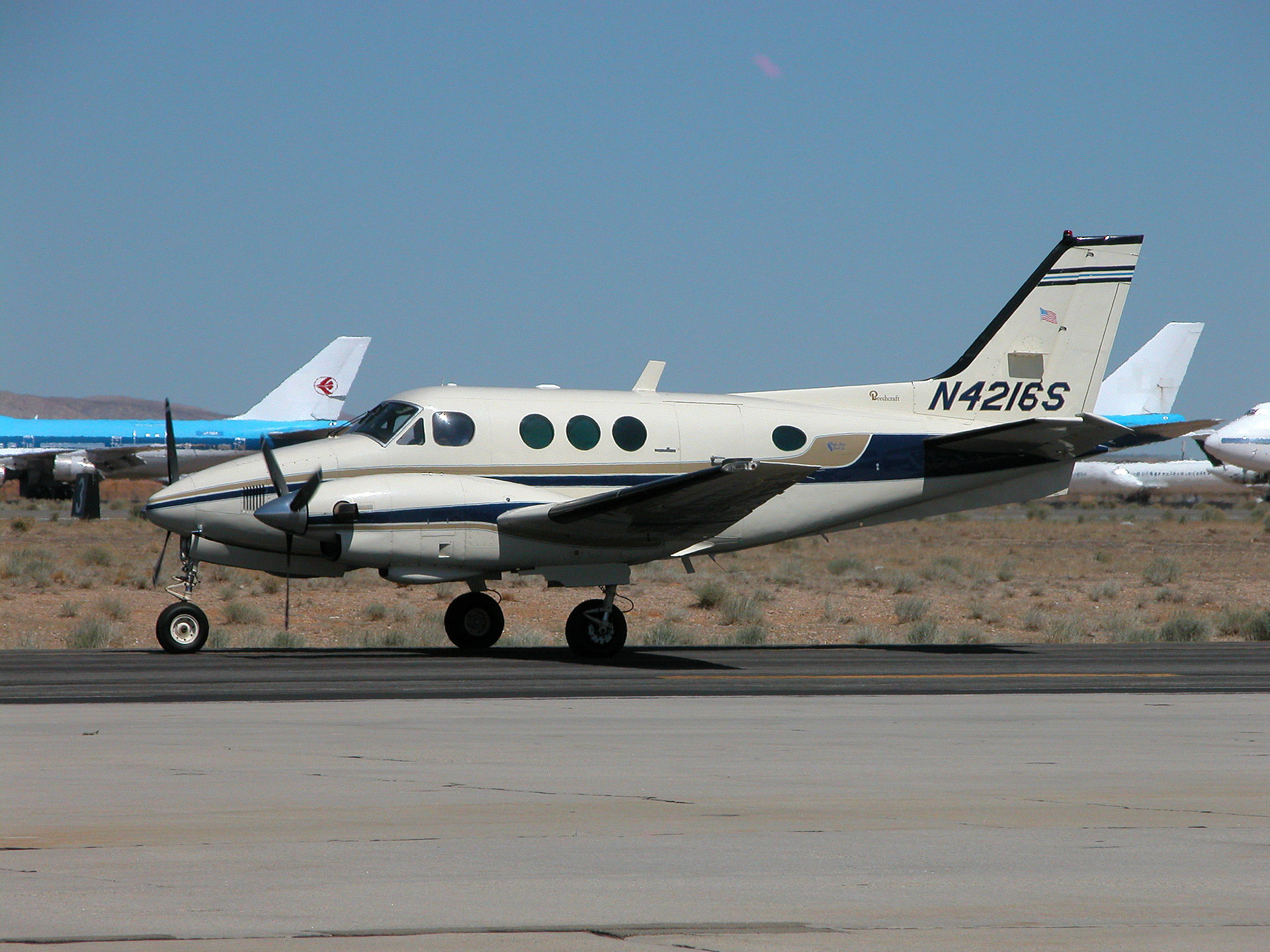 N4216S — Beechcraft