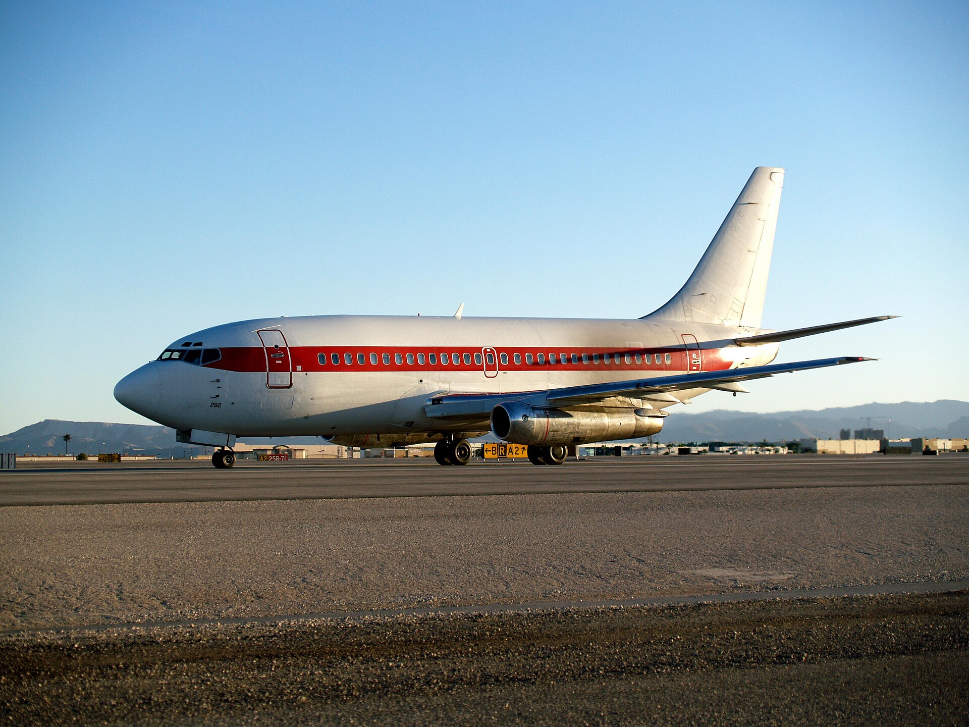 N5175U — Twin-engine aircraft