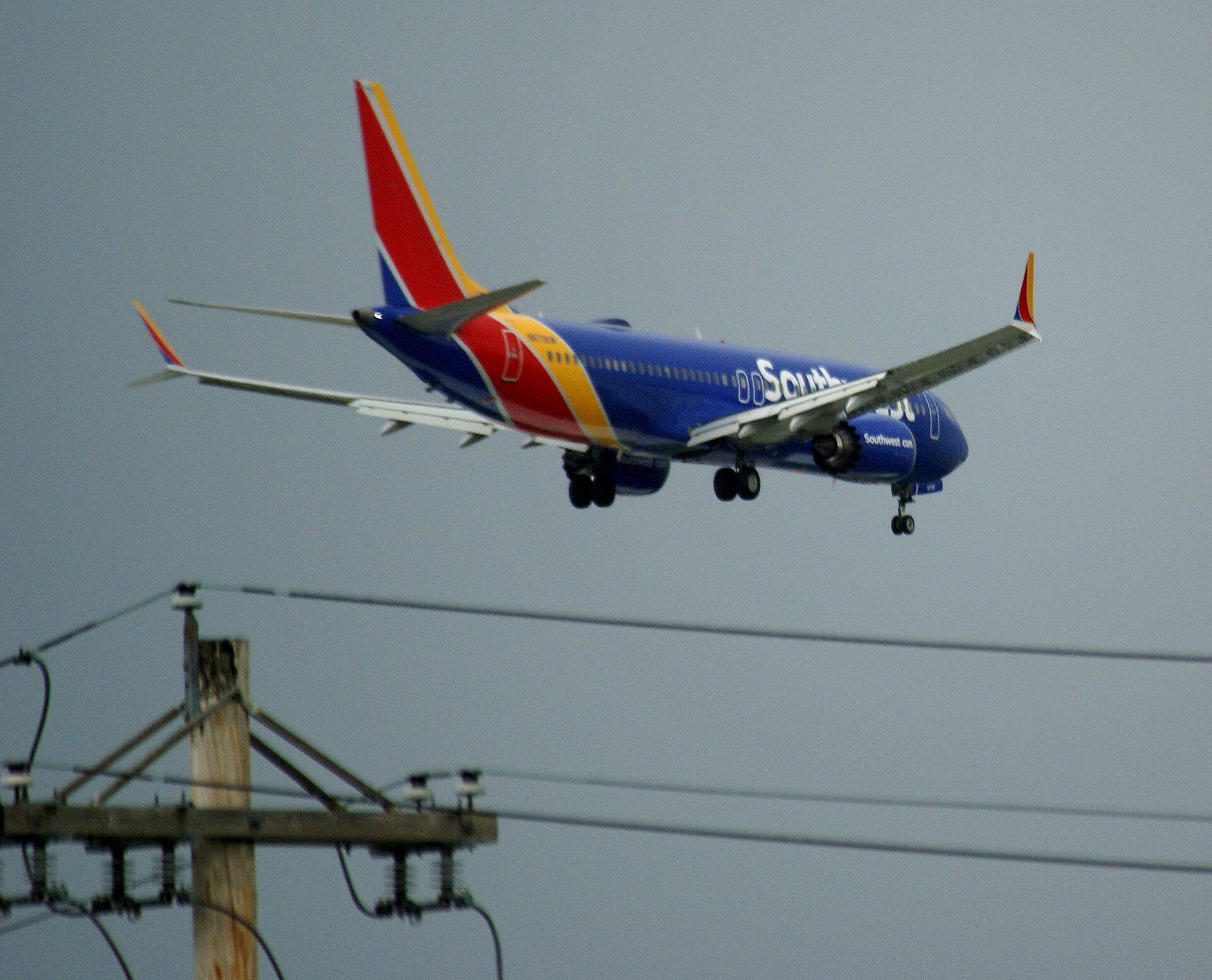 N8706W — Twin-engine aircraft