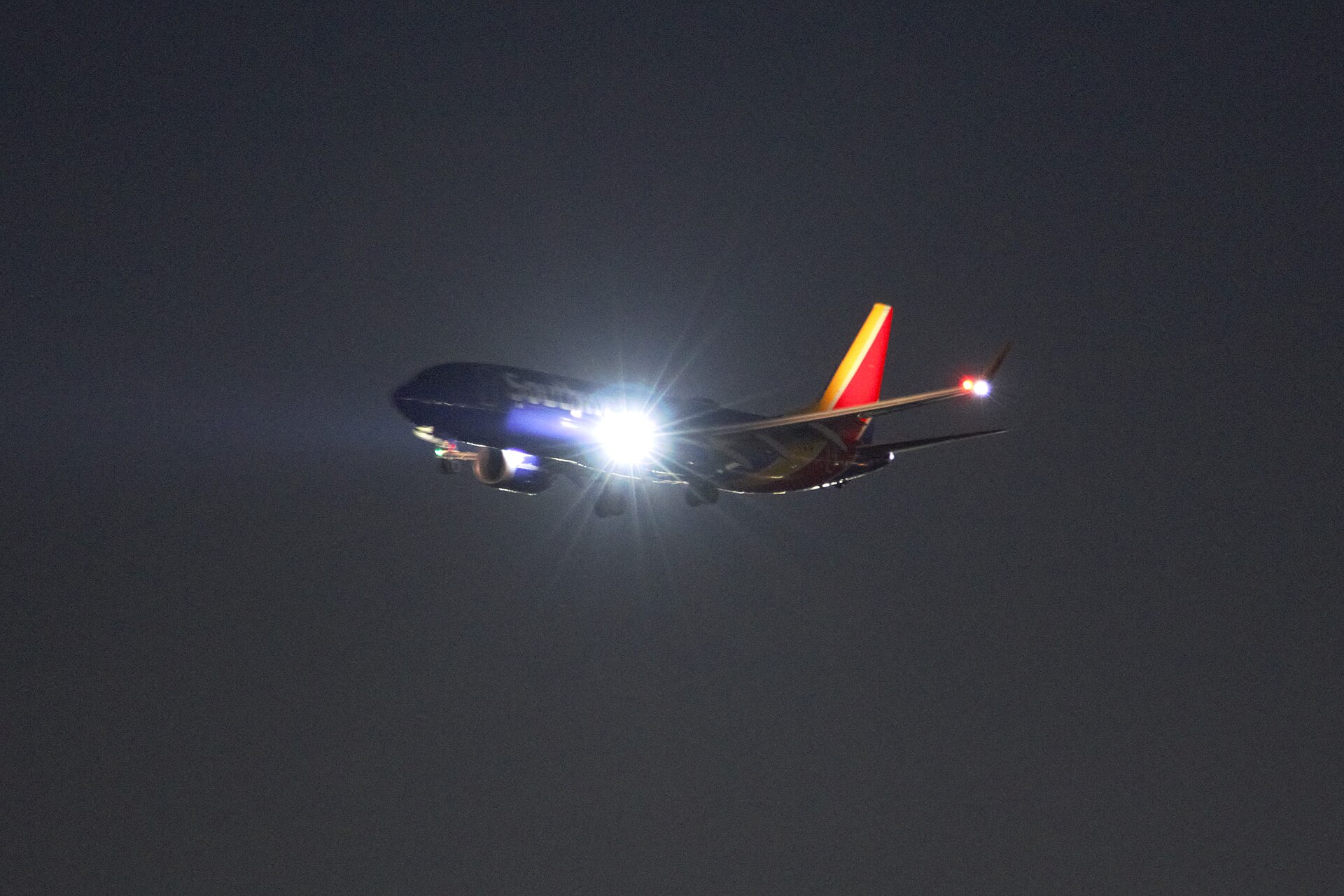 N8807L — Twin-engine aircraft