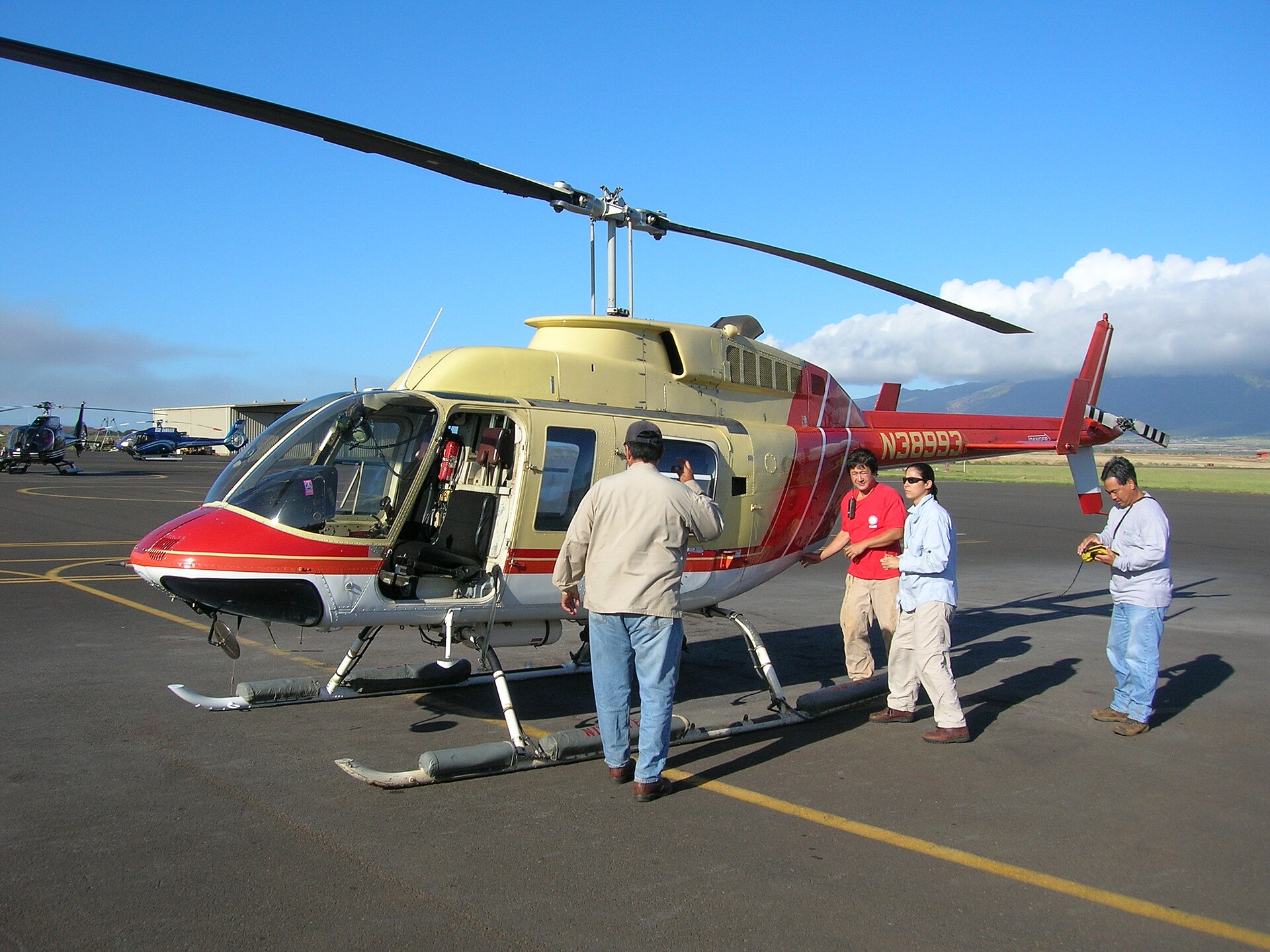 N38993 — Helicopter