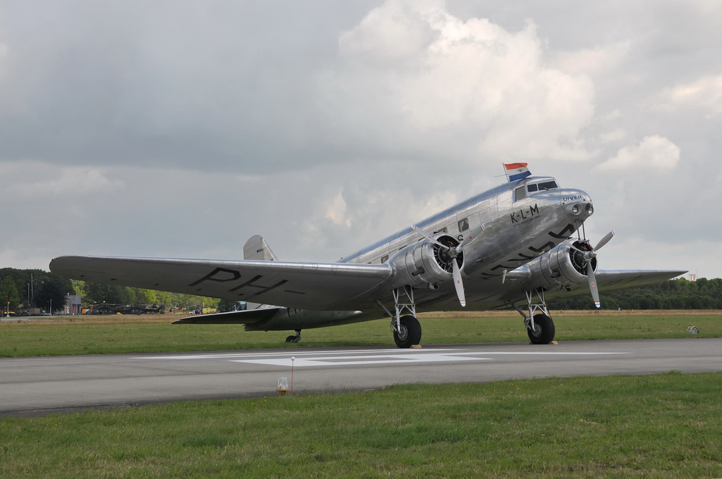  — Twin-engine aircraft