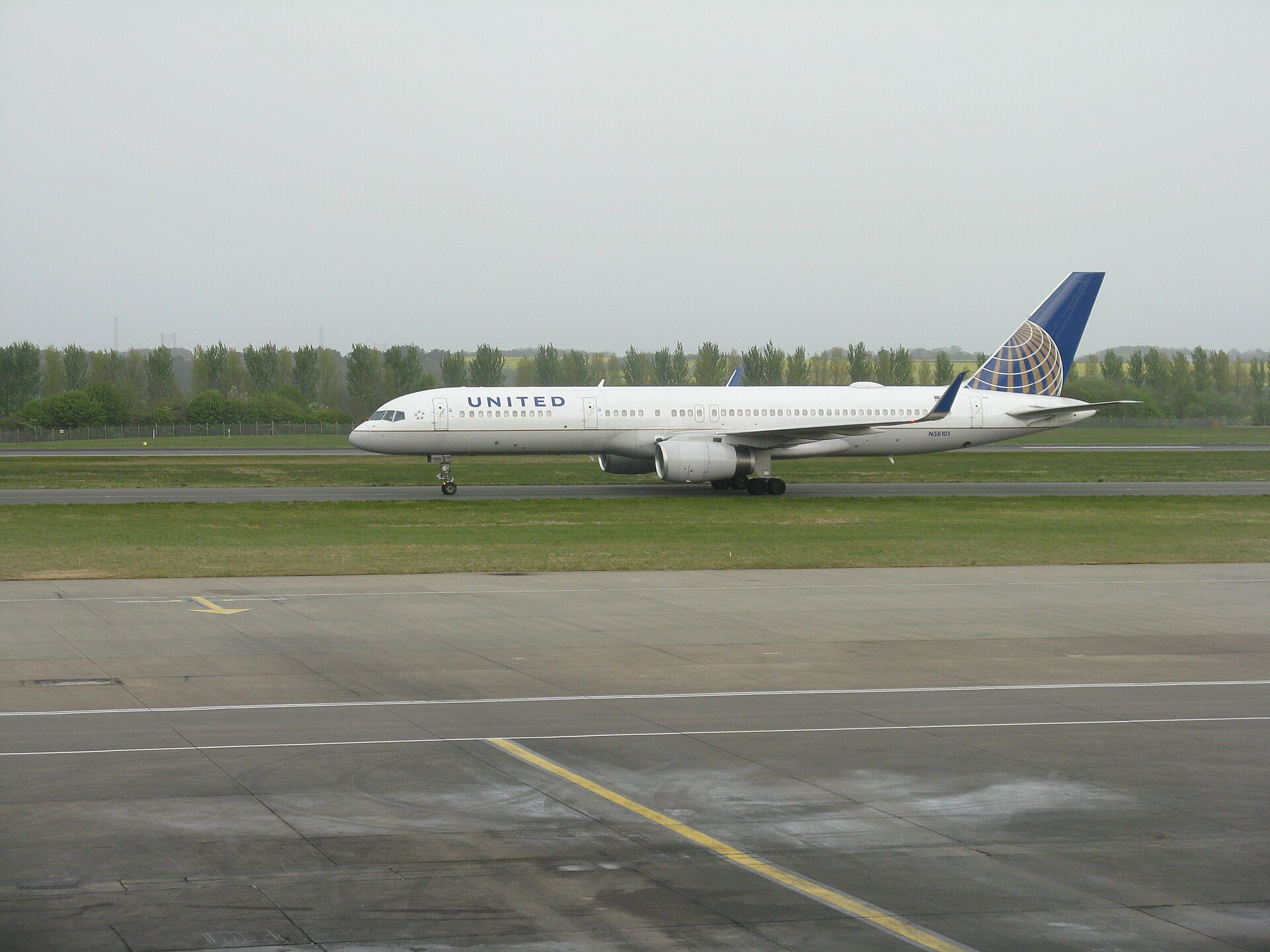 N58101 — Twin-engine aircraft