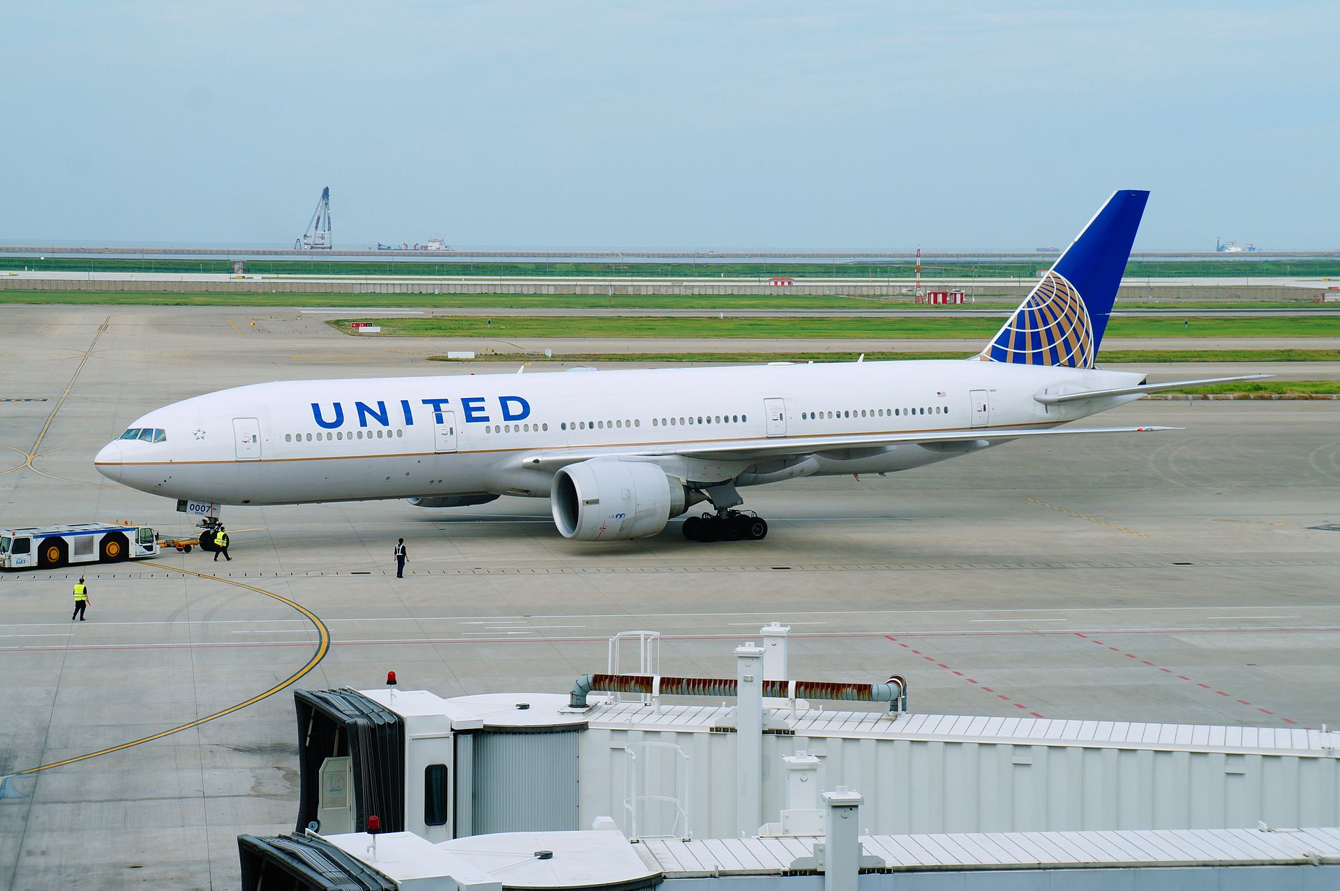 N74007 — Twin-engine aircraft