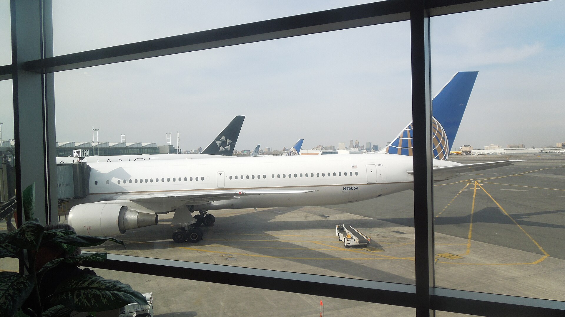 N76054 — Boeing