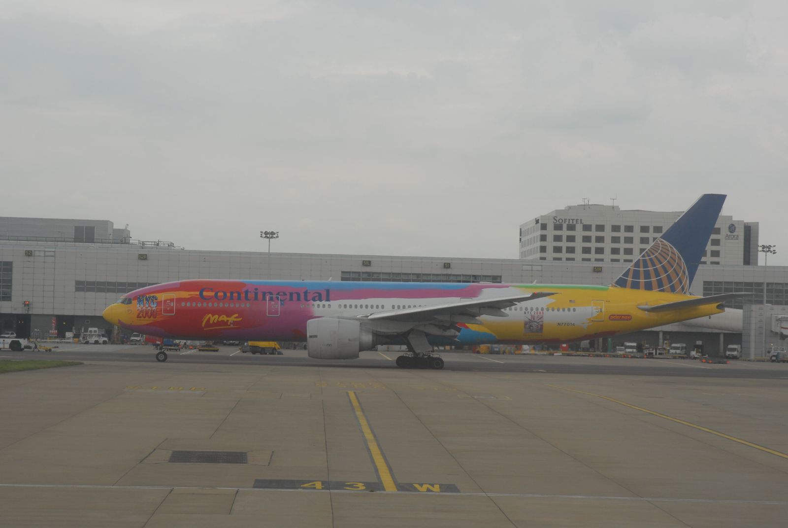 N77014 — Twin-engine aircraft