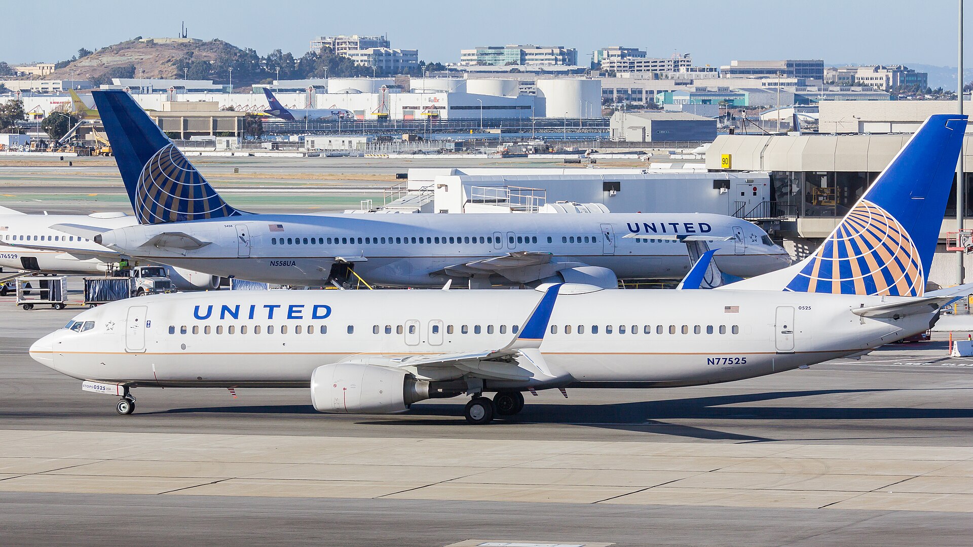 N77525 — Boeing