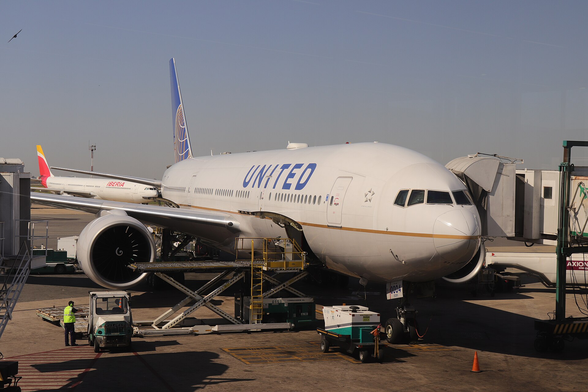 N78004 — Twin-engine aircraft