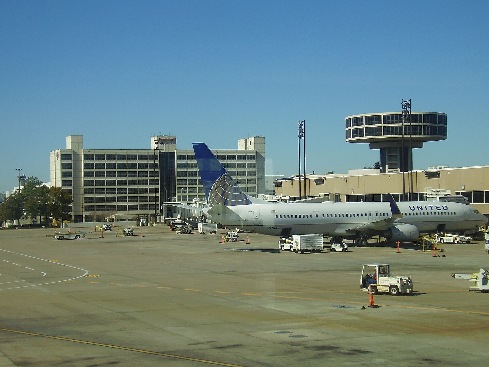 N78438 — Twin-engine aircraft