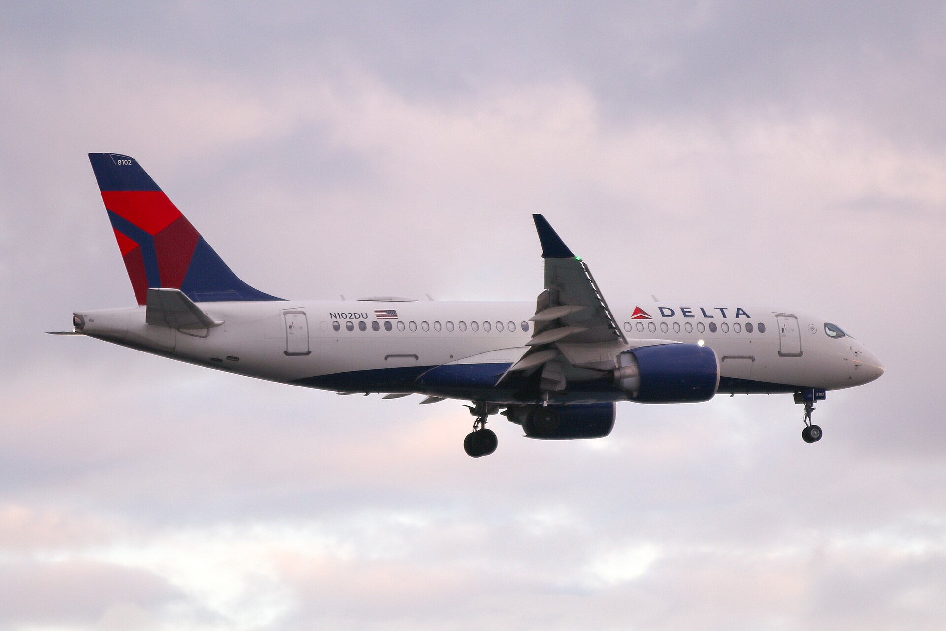 C Series Aircraft Ltd Ptnrsp BD-500-1A10 (N102DU)