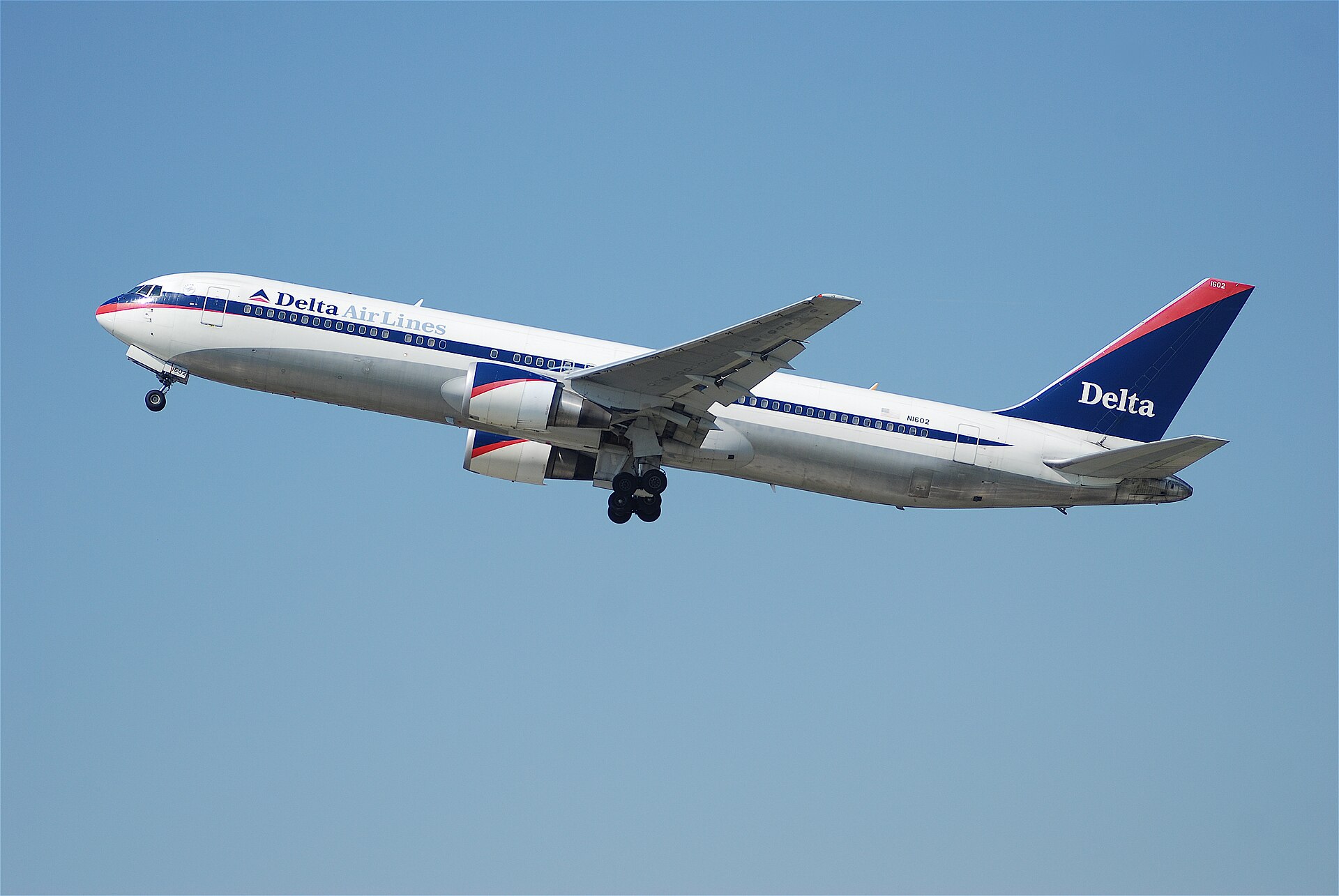 1999 Boeing 767-332 (N1602) photo 4