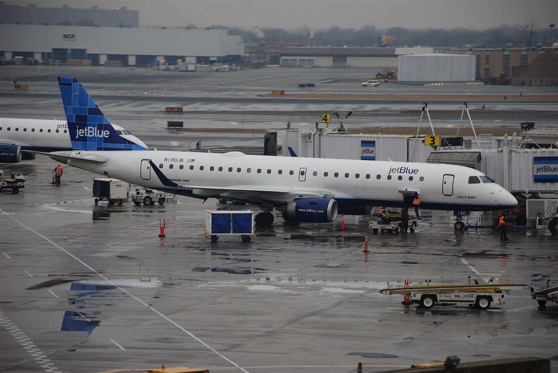 2005 Embraer ERJ 190-100 IGW (N190JB)