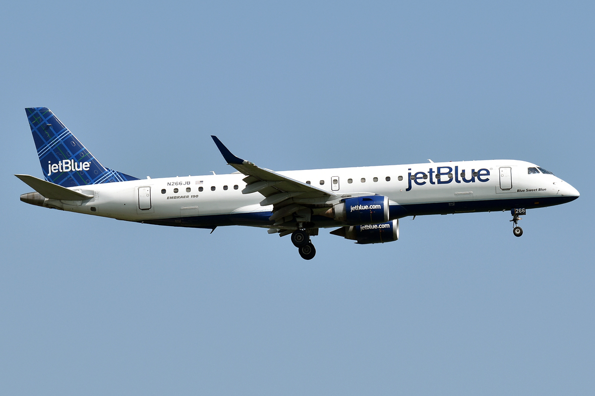 2007 Embraer ERJ 190-100 IGW (N266JB) photo 4