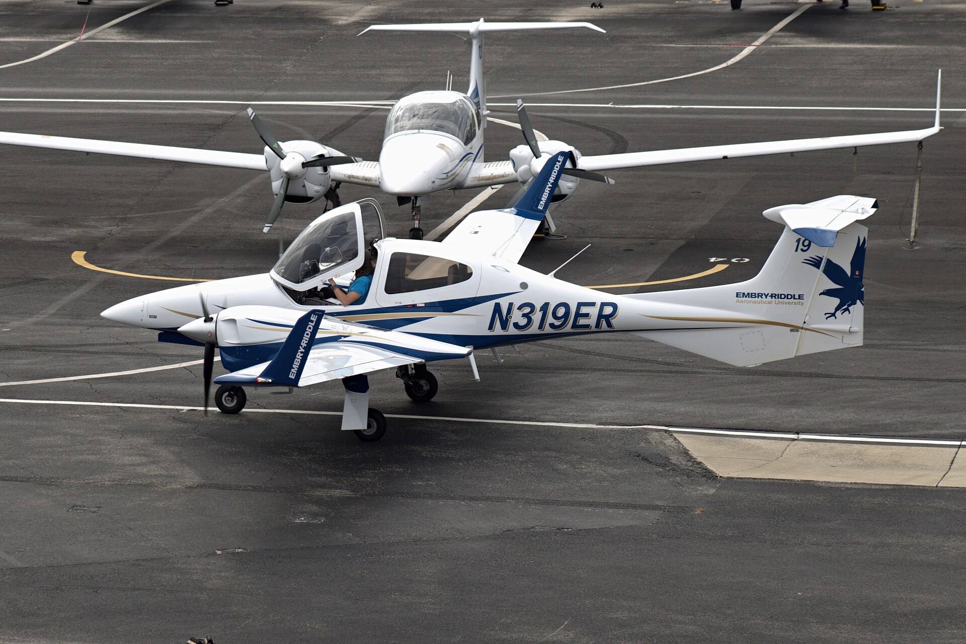N319ER photo 3