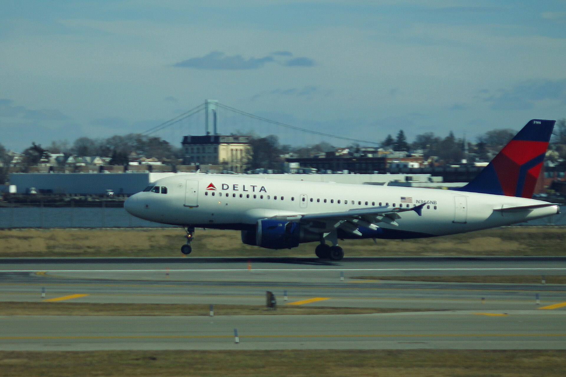 N366NB photo 2