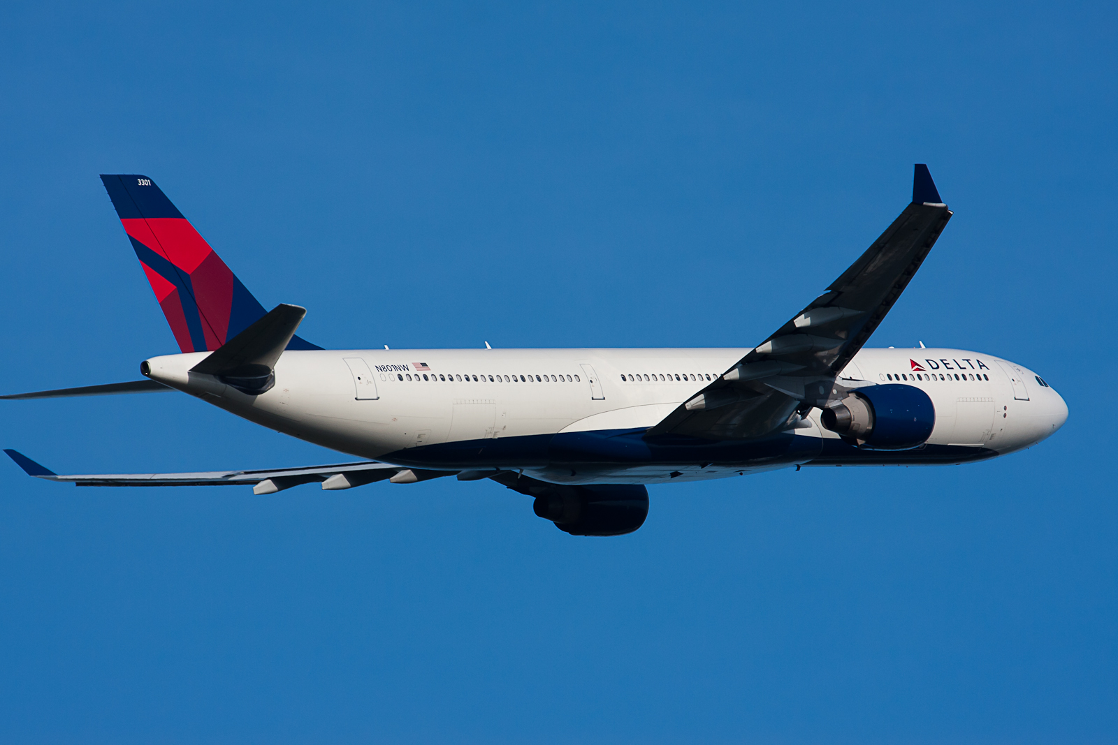 2003 Airbus A330-323 (N801NW) photo 4