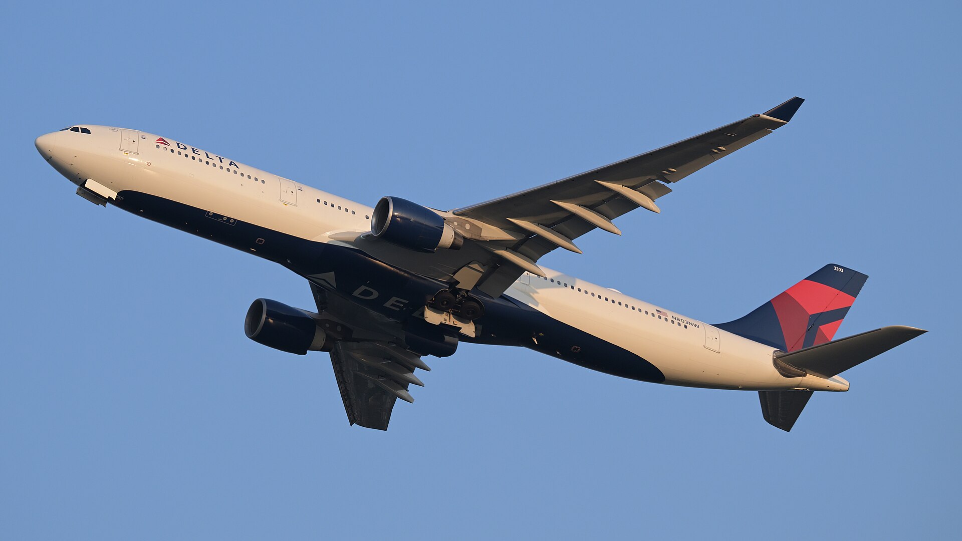 2003 Airbus A330-323 (N803NW) photo 3