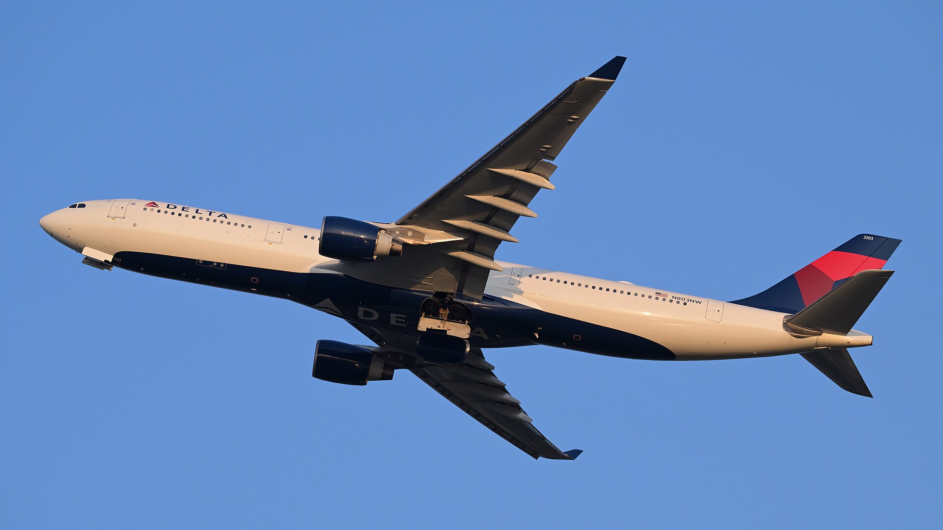 2003 Airbus A330-323 (N803NW) photo 4