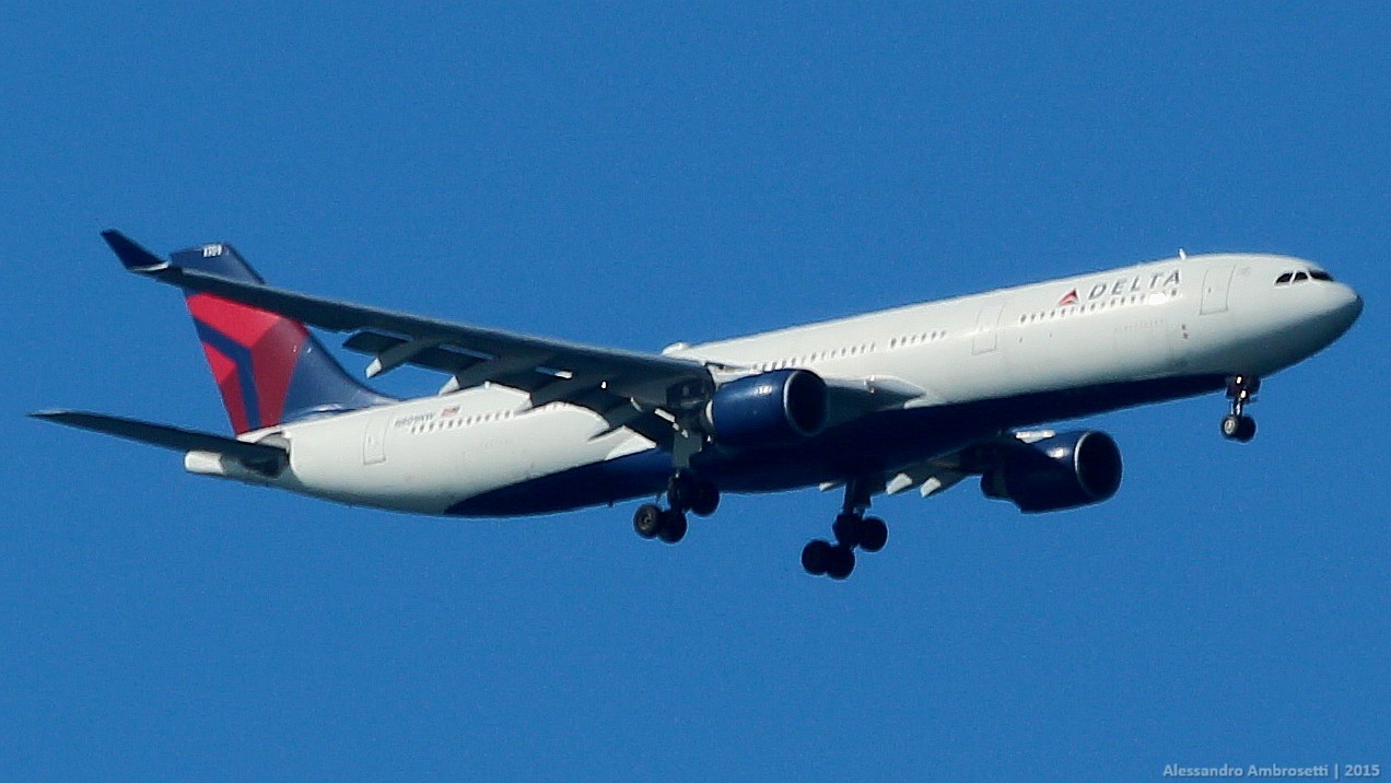 2005 Airbus A330-323 (N809NW)