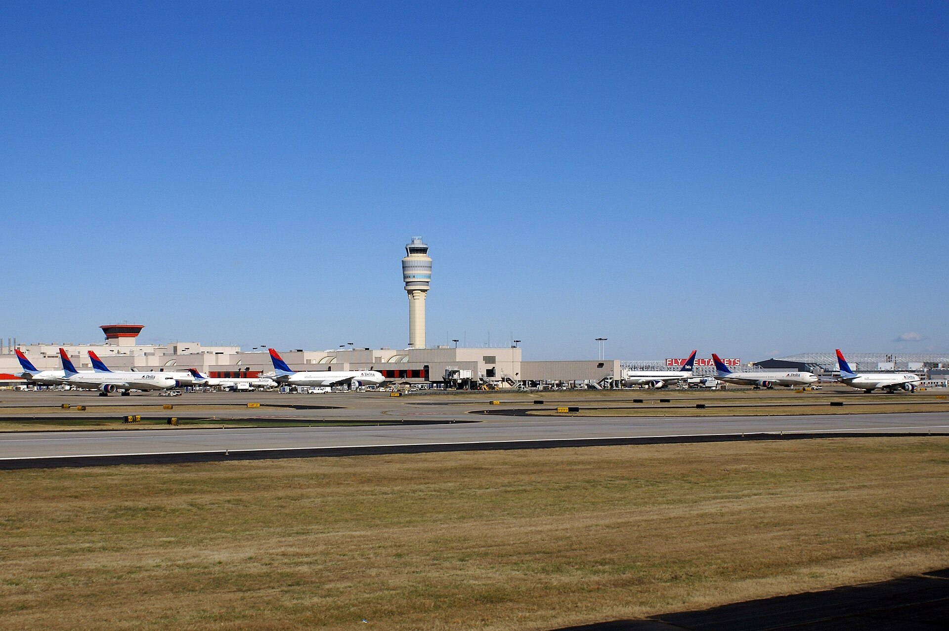 1999 Boeing 777-232 (N860DA)