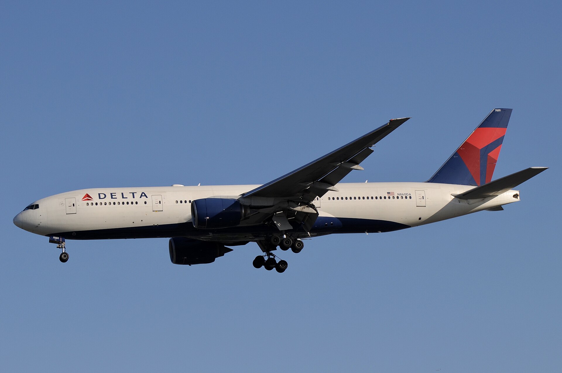 1999 Boeing 777-232 (N860DA) photo 2