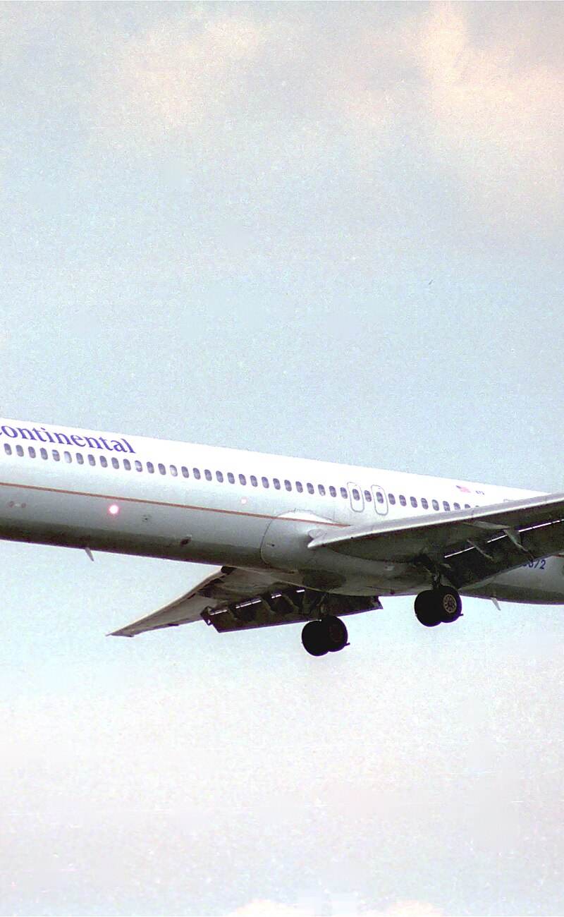 N83872 - Twin-engine aircraft