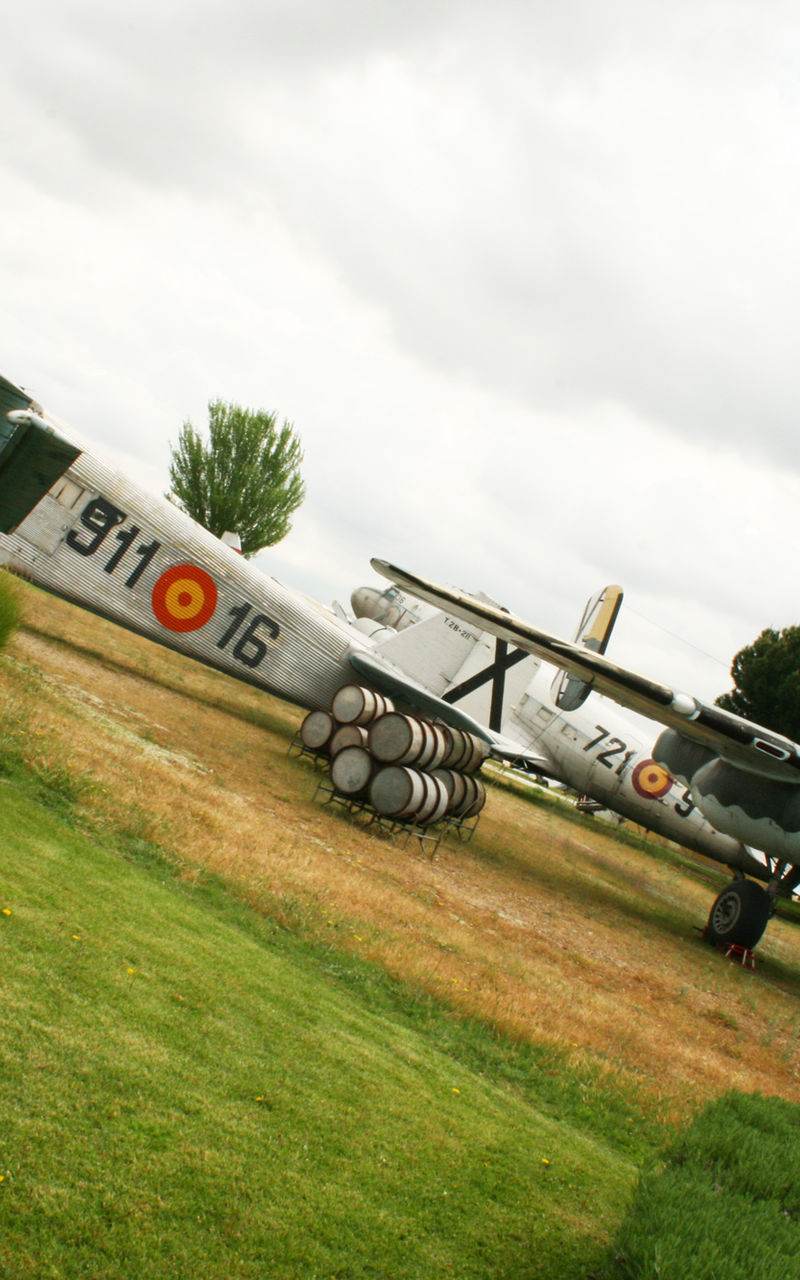 N86427 - Twin-engine aircraft