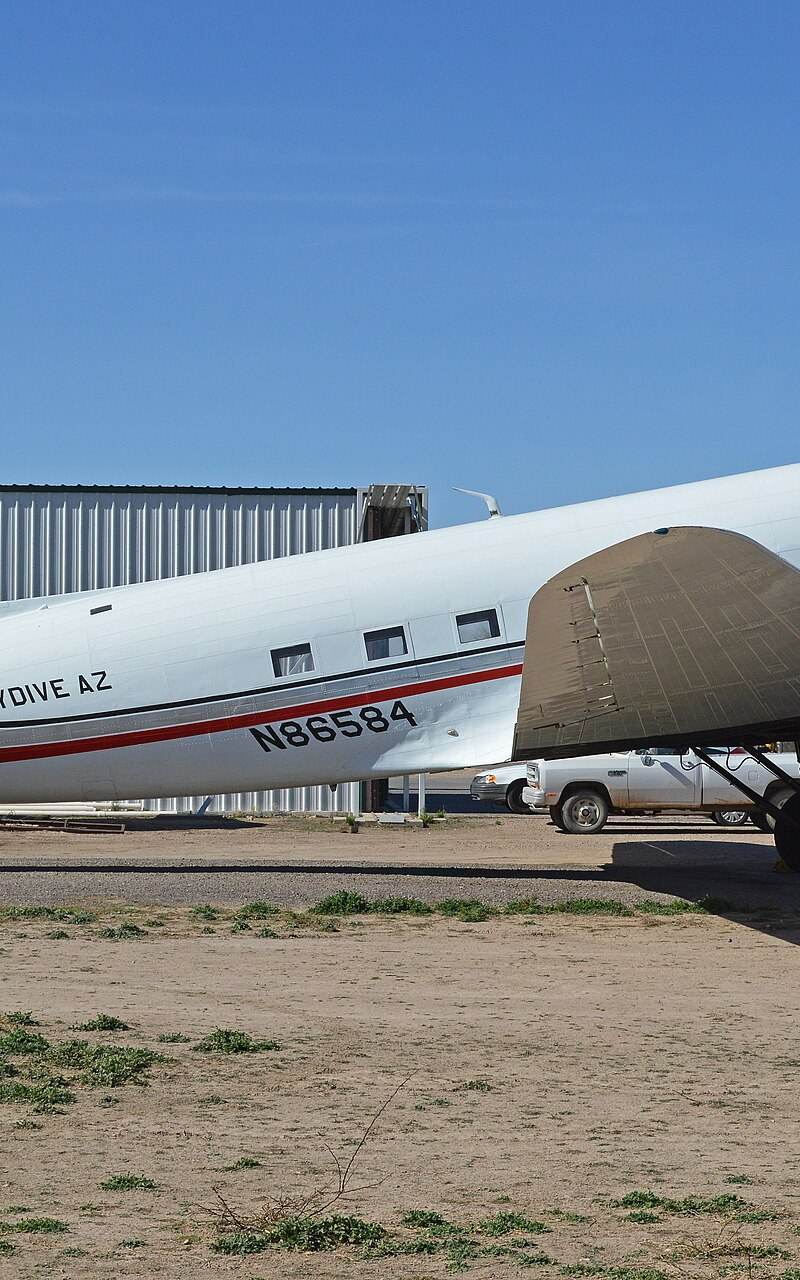 N86584 - Twin-engine aircraft