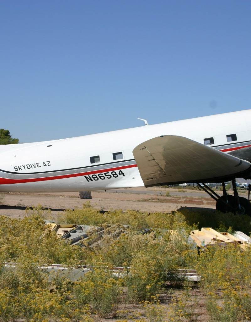 N86584 - Twin-engine aircraft