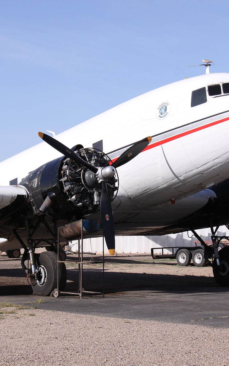 N86584 - Twin-engine aircraft