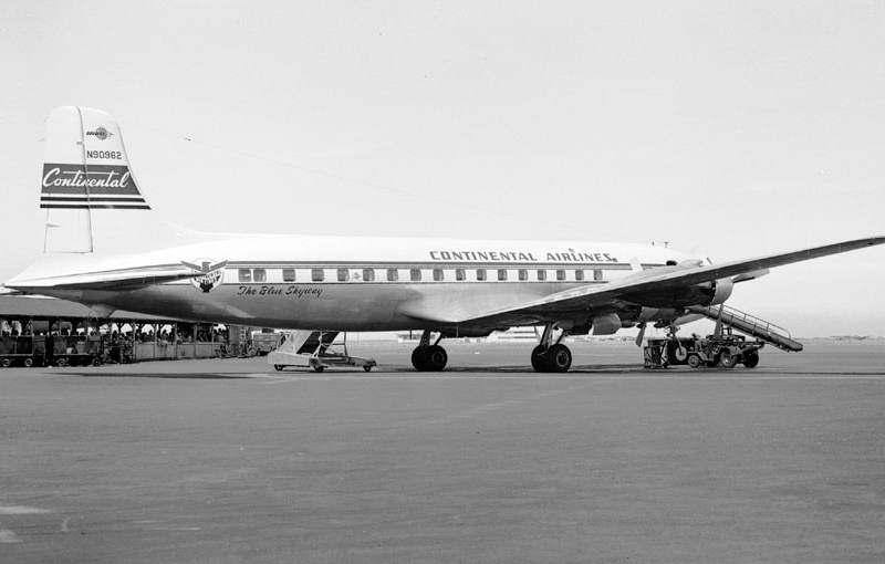 N90962 - Twin-engine aircraft